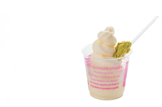 海を見ながら食べると幸せになるアイス