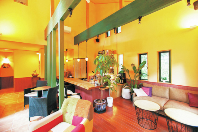 豊かな緑の中に佇むかわいいカフェ「C's Cafe」