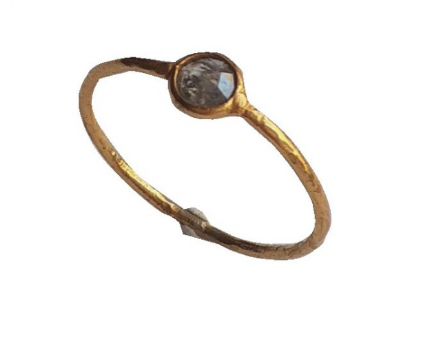 ふだん使いできる個性派ジュエリー「Ruhm*」