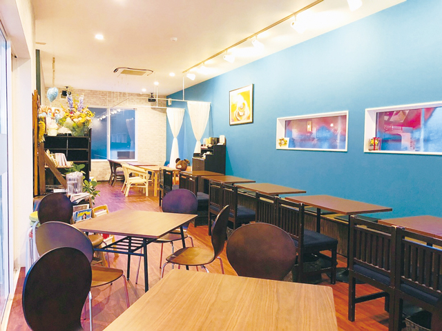 パンケーキと鮮やかなラテアートを楽しむ「Wakaba Cafe」