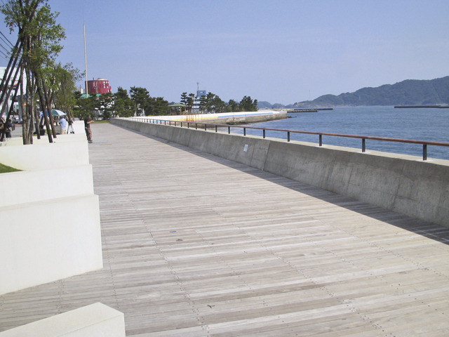 【鳥羽の観光・買物・ランチスポット】海辺の町らしいプロムナード「カモメの散歩道」