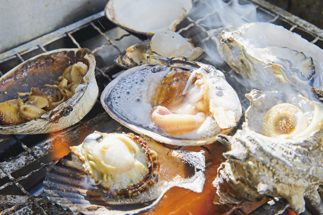 【鳥羽の観光・買物・ランチスポット】焼き加減は店主におまかせ!「水沼さざえ店」
