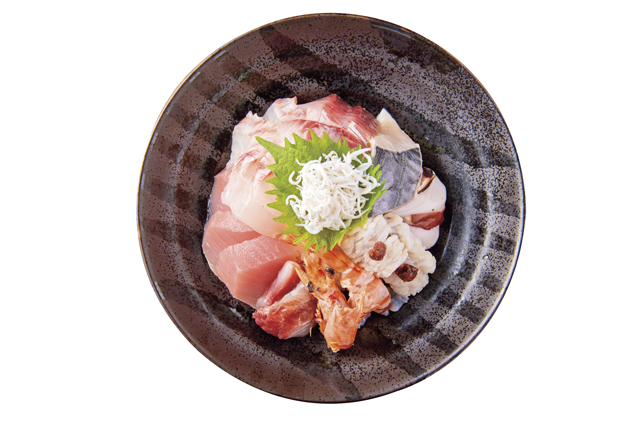 【鳥羽の観光・買物・ランチスポット】漁協直営で鮮度に自信!「四季の海鮮 魚々味」