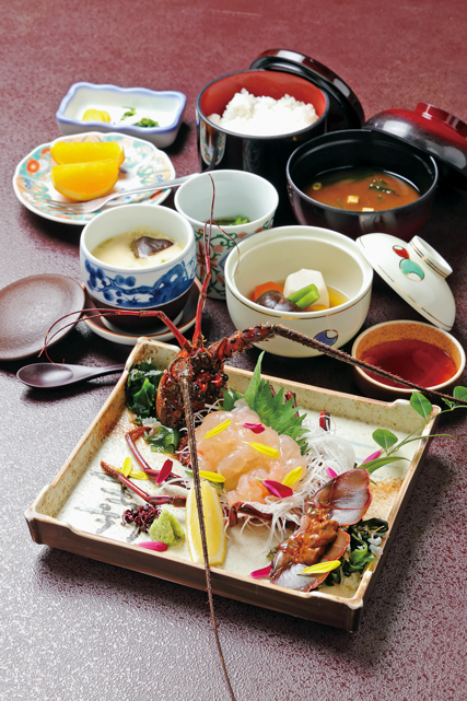 捌きたての新鮮な伊勢えびをさまざまな調理法で堪能「割烹大喜」