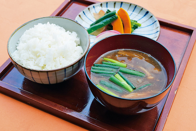 季節の地元食材で『伊勢のごちそう』「野あそび棚」