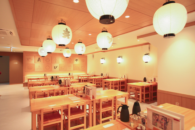 天然あわびを極上のだしで味わう「ゑびや大食堂」