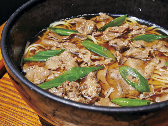 伊勢の具材を使ったあったかそうめん「浪曲茶屋」