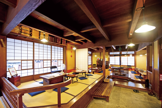 新鮮な海の幸でお腹も心も満たされる!「海老丸」