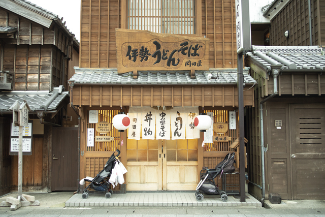 自慢の甘辛タレが麺との絡み抜群「岡田屋」