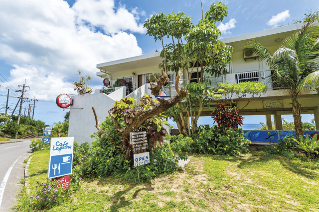 海風を感じながらゆったりとした時間を過ごす「Cafe Laguna」