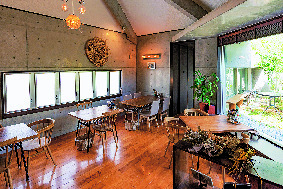 アジアンな宮古そばはランチにおすすめ「カフェ ウエスヤ」