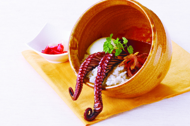 【淡路島×海の幸】地タコを豪快に盛りつけたご当地メニュー「レストランみけ家」