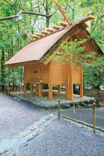 稲の貯蔵庫御稲御倉へ