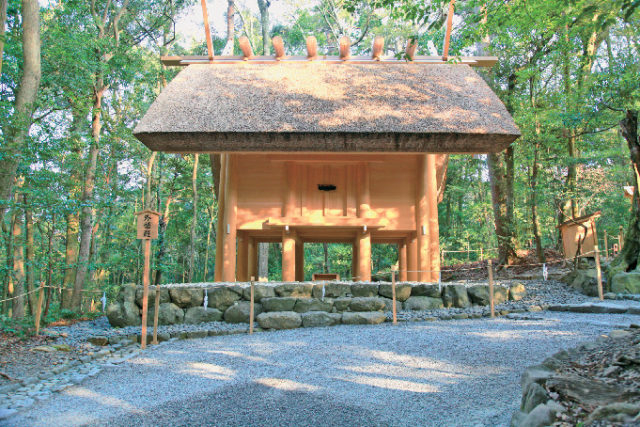 神様の調度品を収蔵する外幣殿