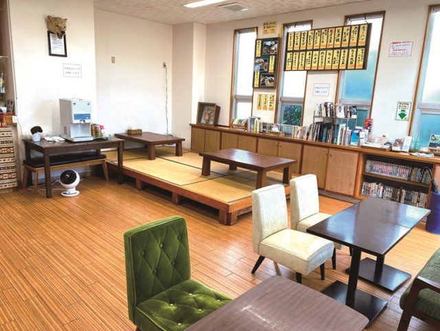 地元客に愛されるスパイシーな宮古そば「腰原食堂」