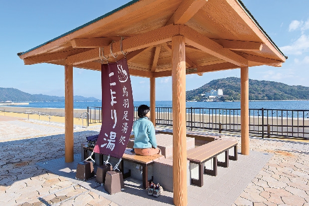 立ち寄りスポット 鳥羽マルシェの前に足湯がある!?