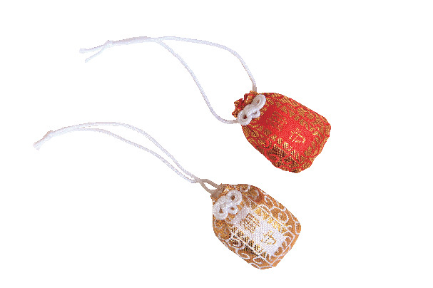 恋みくじやお守りで願を掛けて