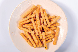 ピリッと旨辛胡椒味でパッケージも魅力