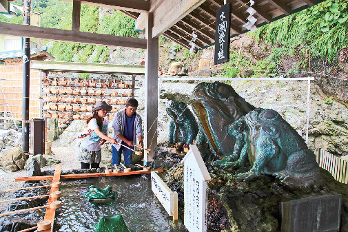 【伊勢・二見興玉神社×良縁祈願】2. 手水舎で手を清める