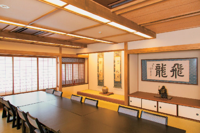 捌きたての新鮮な伊勢えびをさまざまな調理法で堪能「割烹大喜」