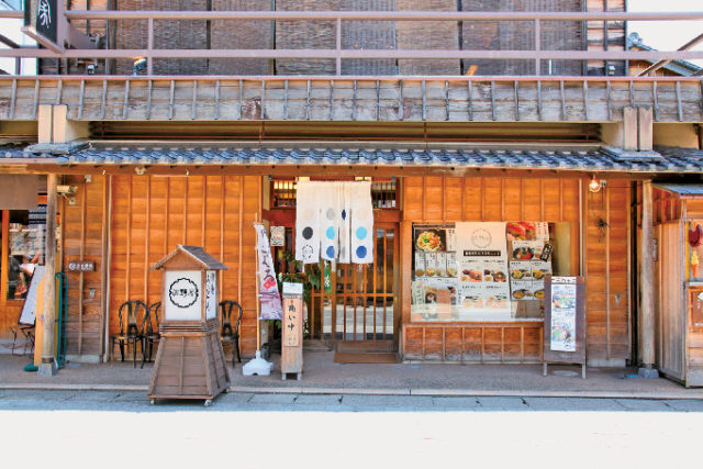 ゴロゴロ入った黒毛和牛が贅沢「奥野屋」