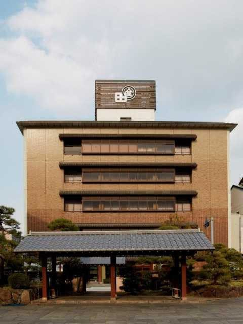 全国区の名店ですきやきを堪能「和田金」