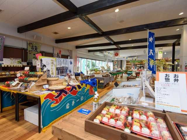 鳥羽マルシェでショッピング 直売所で鳥羽のおいしいを持ち帰り