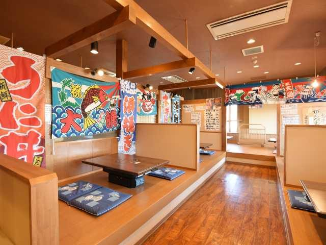 カキだけでなくハマグリやサザエも豪快に浜焼き!「浜焼き&海鮮丼 カキ小屋『浜海道』」