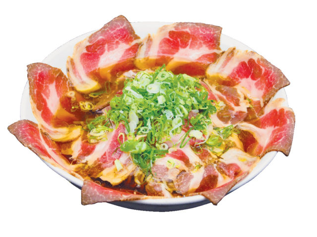 インパクト大の満開に咲く焼豚の花「横丁そば 小西湖」