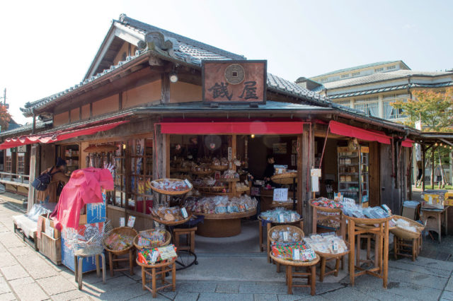 【伊勢神宮の外宮参道&内宮参道】内宮参道:おかげ横丁 ①名物グルメが味わえる