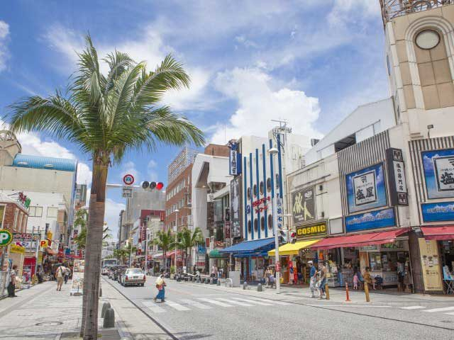 【那覇市街×観光】沖縄一の繁華街「国際通り」