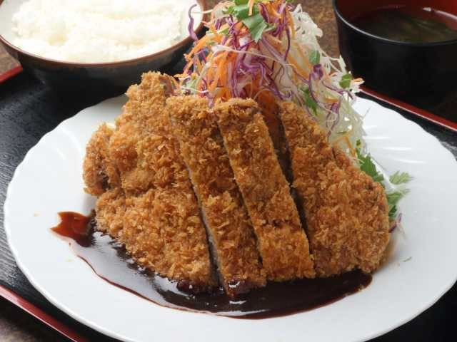 ローカル色満点の人気店「白保食堂」