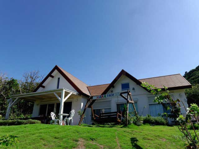 オーシャンビューのテラス席で時間を忘れてまったりと「HANA cafe」