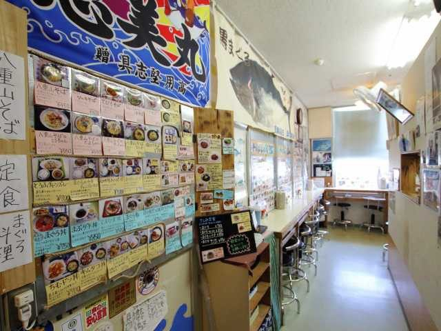 獲れたてまぐろが自慢の港食堂「食事処 具志堅くわっちぃー」