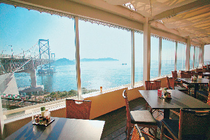 大鳴門橋を眺めながら旬の素材をいかした料理を「道の駅うずしお」