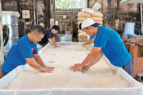 【川平湾周辺のみやげスポット】髙嶺酒造所