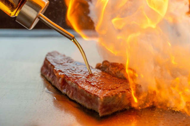 【淡路牛×絶品 ステーキ】最高級の淡路ビーフと窓越しの絶景を楽しむ「ステーキハウスgenpei」