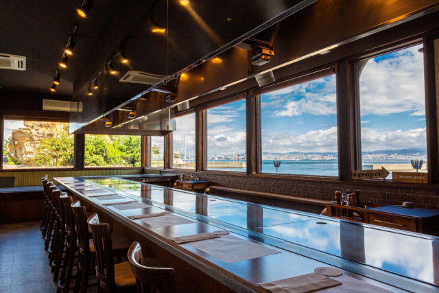 【淡路牛×絶品 ステーキ】最高級の淡路ビーフと窓越しの絶景を楽しむ「ステーキハウスgenpei」