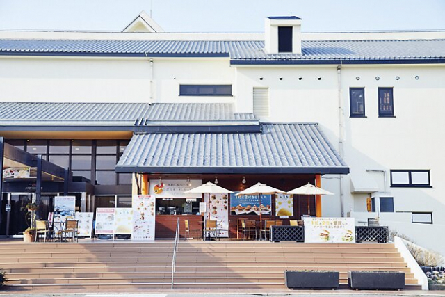 【淡路島バーガーの人気店】淡路島産うにをたっぷり使った贅沢なバーガー「あわじ島バーガー淡路島 オニオンキッチンうずの丘店」