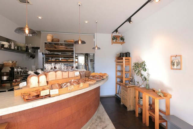食事を豊かにしてくれる ハード系のパンがそろう「パン屋 麦」