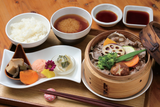 ボタニカルな 雰囲気が漂う ナチュラルな飲食店「Steam Kitchen hanakago‘me」