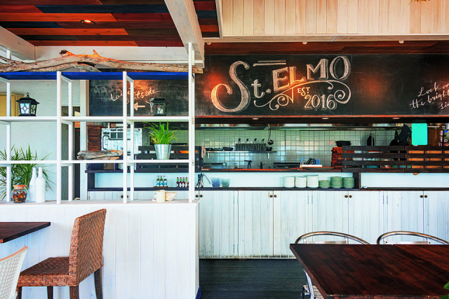 海の大パノラマに心ときめく絶景カフェ「海Cafe & Kitchen St.ELMO」