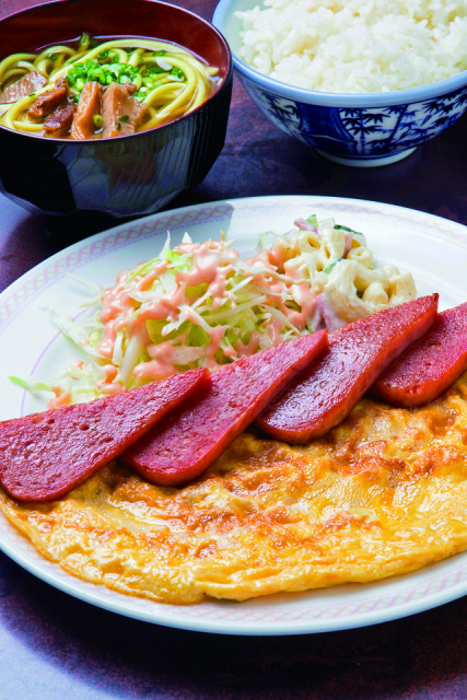 地元で長年愛される人気食堂「なかよし食堂」