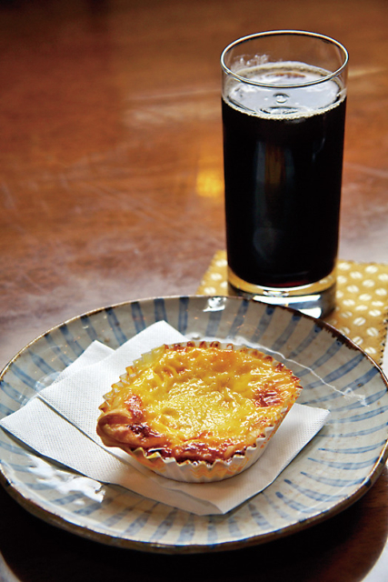 潮騒が聞こえるウッディーな空間「カプチーノ」