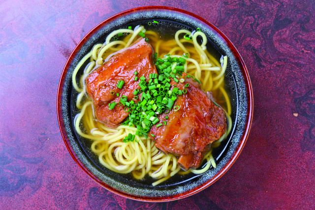 地元で長年愛される人気食堂「なかよし食堂」