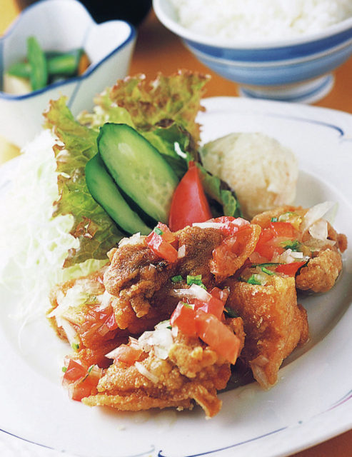 緑あふれる庭園内のカフェテリア「カフェテリア風の詩」