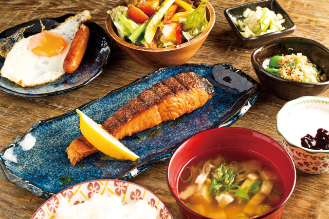 ボリューム満点の食事ができる「朝ごはん午後ごはん YAMAIRO」