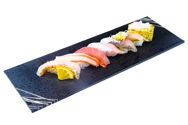 活きのいいネタにこだわる駅ナカ回転寿司「廻る富山湾 すし玉 金沢駅店」