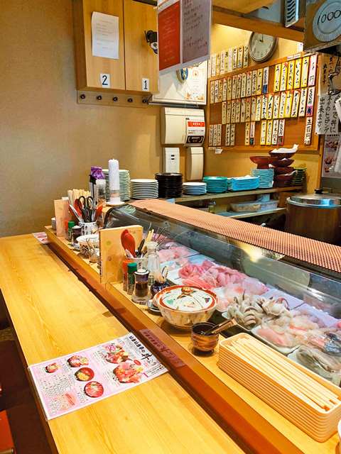 小ぶりの器に贅沢なネタ女性にぴったりのミニ丼「いきいき亭 近江町店」