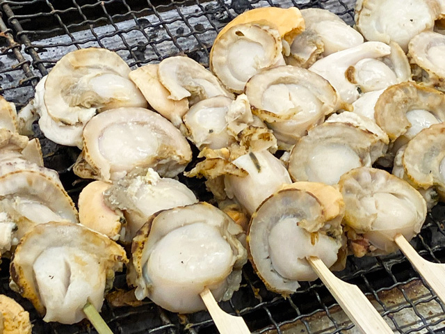 新鮮な魚介を焼きたて串で「大口水産焼き焼きコーナー」